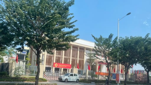 Sắp xếp đơn vị hành chính: Cán bộ cấp huyện chuyển về xã, lương và chế độ thay đổi như thế nào?