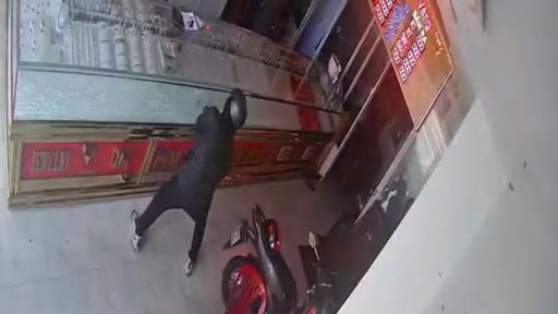 Bỏ chạy vứt cả nhẫn cưới, hai anh em ruột cướp tiệm vàng ở huyện Hóc Môn vẫn không thoát được công an