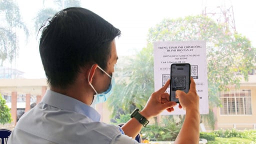 Giảm nghèo về thông tin bằng “chìa khóa vạn năng”, tỉnh Long An có hẳn lớp công dân số 
