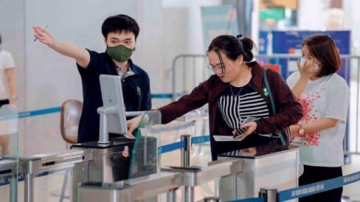Hà Nội sau sáp nhập cấp xã: Dùng giấy tờ tích hợp trên VNeID thực hiện thủ tục hành chính, dịch vụ công