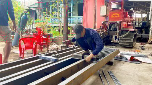 Cả làng phục lăn một anh nông dân sáng chế máy nông nghiệp ở An Giang, 14 tuổi đã 'phát tiết' 