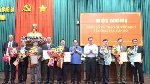 8 lãnh đạo cơ quan, sở ngành cấp tỉnh của Kon Tum chính thức được nghỉ hưu trước tuổi