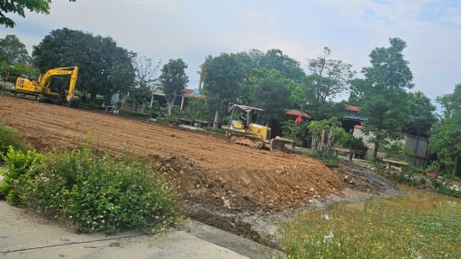 Một hộ dân Quảng Bình ngang nhiên san lấp đất trồng lúa, chính quyền lập biên bản mà đâu có chấp hành