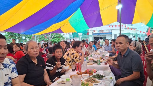 Hải Phòng:  Lần đầu tiên “bữa cơm đoàn kết” được tổ chức tại khắp các thôn, tổ dân phố mừng 70 năm giải phóng