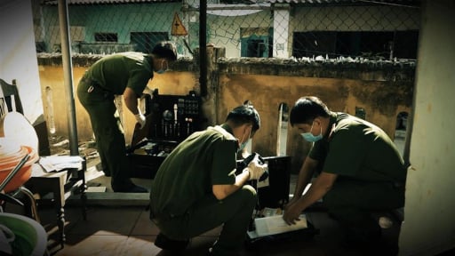 Nghi án đâm chết người rồi vào nhà khóa trái cửa, treo cổ ở huyện Bình Chánh