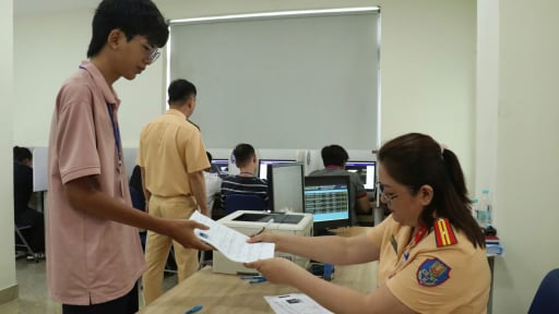 CSGT TP.HCM chính thức tổ chức kỳ thi sát hạch, cấp giấy phép lái xe đầu tiên