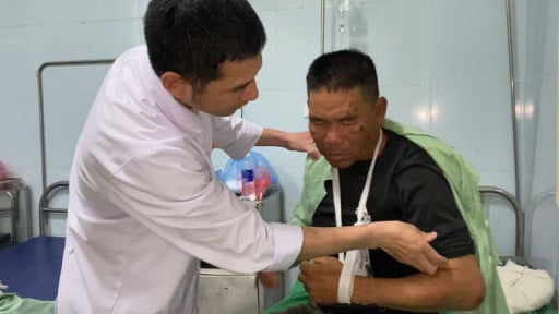 Lai Châu Dốc dốc toàn lực cứu chữa công nhân thoát nạn từ sạt lở Thủy điện Tả Páo Hồ.