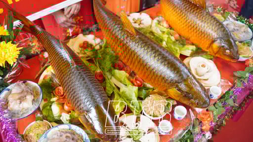 Cả làng ở Thái Bình đem cá to bự, ngon nhất đi thi tại một lễ hội nổi tiếng ở đất phát tích vương triều nhà Trần