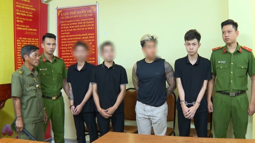 Bắt nhân viên quán bar cầm vỏ chai bia đánh vào đầu nam du khách ở phố đi bộ Bùi Viện