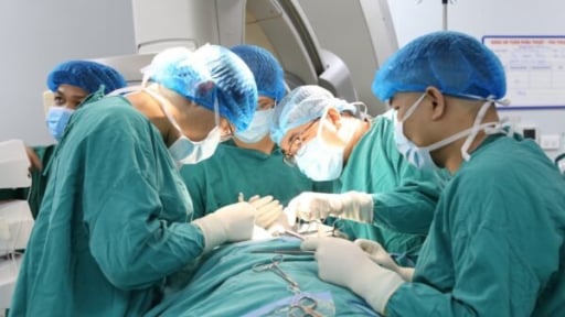 Giành giật sự sống cho bệnh nhi vỡ tim sau tai nạn giao thông