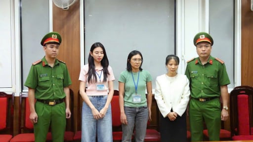 Khám xét nơi ở của Hoa hậu Nguyễn Thúc Thùy Tiên tại một chung cư ở Quận 4, TP.HCM