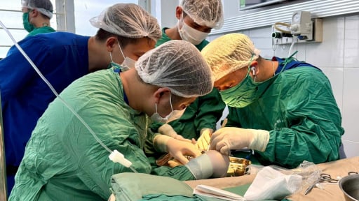 Phẫu thuật nối thành công bàn tay bị đứt rời do tai nạn lao động