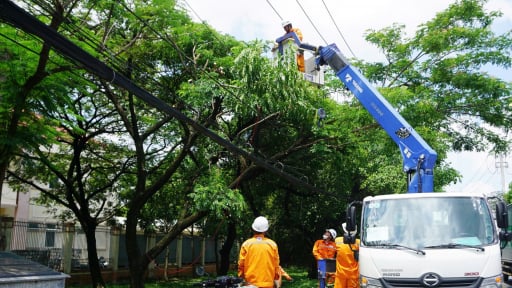 Ngành điện TP.HCM tăng cường an toàn điện mùa mưa bão