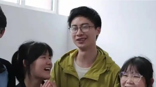 Nghị lực của nam sinh từ người nhặt ve chai trở thành đại sứ văn hóa