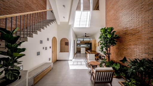 'Home' giữa phố thị: Căn nhà 3 tầng hòa quyện thiên nhiên và phong cách Địa Trung Hải