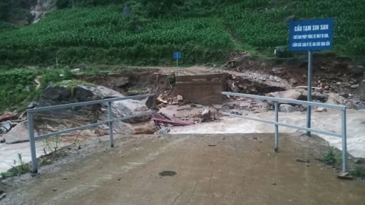 Lũ ống tại Y Tý (Lào Cai): Cầu dân sinh bị cuốn trôi, 3 thôn bị chia cắt