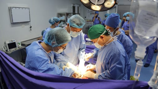 Xuyên đêm lấy đa tạng từ người cho chết não, ghép 2 thận tại Quảng Ninh