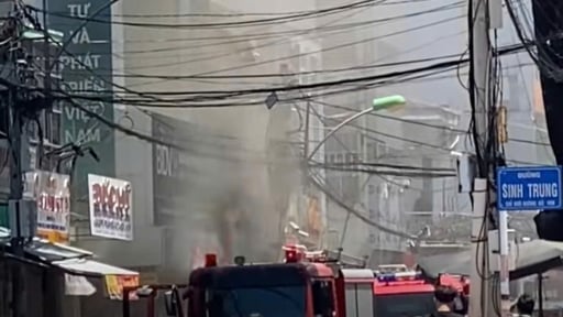 Một phòng giao dịch ngân hàng ở Nha Trang bất ngờ bốc cháy