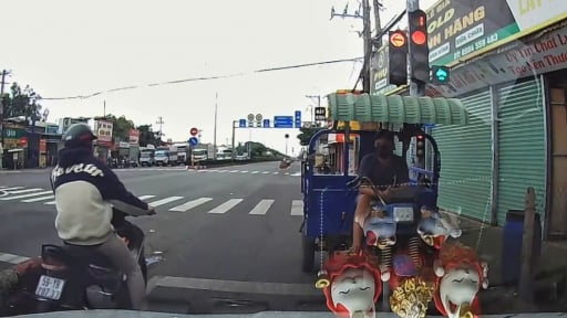 CSGT xác minh vụ xe ba gác chạy ngược chiều ở Củ Chi, thách thức tài xế ô tô