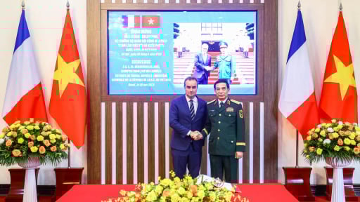Đại tướng Phan Văn Giang hội kiến Bộ trưởng Quân đội Cộng hoà Pháp Sébastien Lecornu
