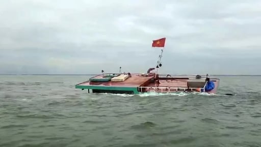 Chìm tàu chở than tải trọng 5.200 tấn ở vùng biển Hà Tĩnh, 10 thuyền viên mất tích