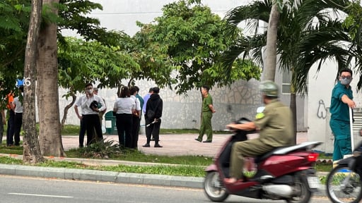 Người đàn ông nghi rơi từ tầng 20 chung cư 1050 ở Bình Thạnh xuống đất, tử vong