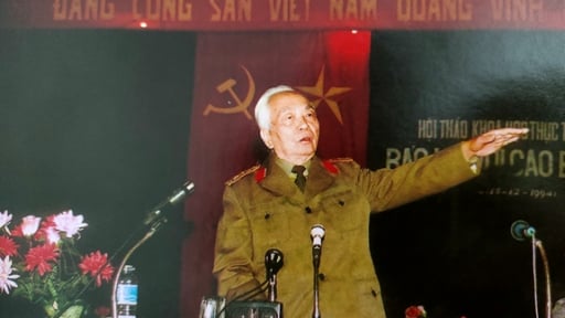 Vĩ nhân nào từng nói: 'Tôi là một vị tướng và là một nhà báo'?