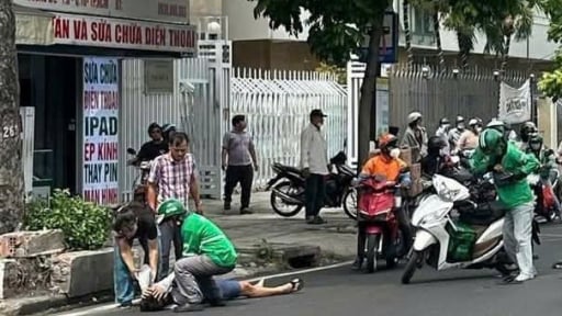 Taxi công nghệ nghi mất lái, va chạm loạt xe máy trên đường 3/2, nhiều người bị thương