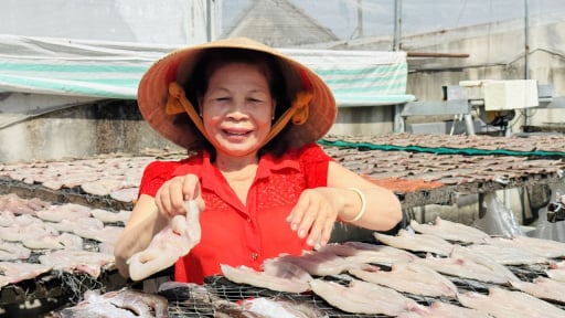Khô cá lóc 7 Chóp, đặc sản 3 sao OCOP huyện Thoại Sơn ở An Giang có gì đặc biệt mà làm không đủ bán?