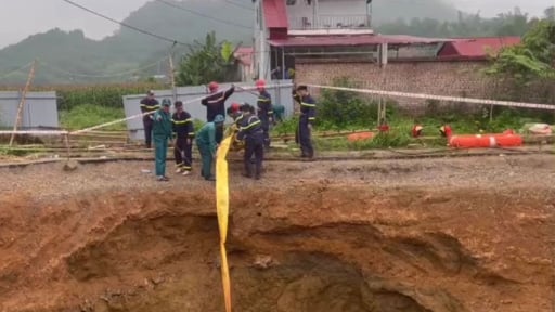 Bất ngờ thay đổi phương án tìm kiếm nạn nhân nghi rơi hố 'tử thần' ở Bắc Kạn do địa chất diễn biến phức tạp