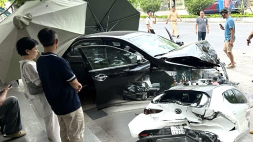 Kinh hoàng ô tô gây tai nạn liên hoàn ở trung tâm nội thành Quảng Ngãi