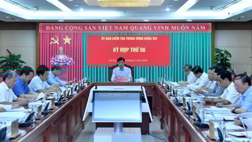 Cảnh cáo Thứ trưởng Bộ Giáo dục và Đào tạo Nguyễn Thị Kim Chi, đề nghị kỷ luật 3 nguyên cán bộ lãnh đạo
