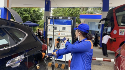 Giá xăng dầu hôm nay 30/5: Đột ngột 'rơi tự do'