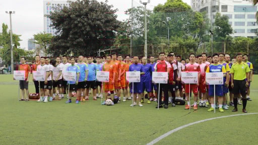 Khai mạc Giải bóng đá Cup Vàng 15 năm Dân Việt: FC NTNN/Dân Việt gặp Đời sống và Pháp luật