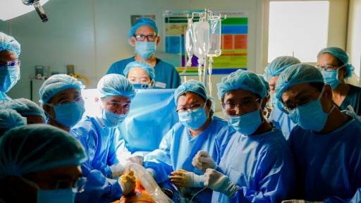 Kỳ tích cứu sống thai nhi 25 tuần tuổi chuyển từ Singapore: Bộ trưởng Bộ Y tế gửi thư khen