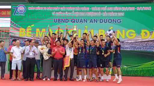 Hải Phòng: Đảo ngược tình thế phút cuối bù giờ, đội phường Tân Tiến vô địch tại Giải bóng đá quận An Dương