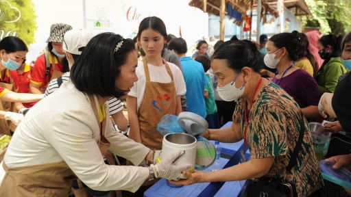 “Nhờ có bữa cơm 0 đồng, tôi nhẹ bớt phần nào gánh nặng viện phí”