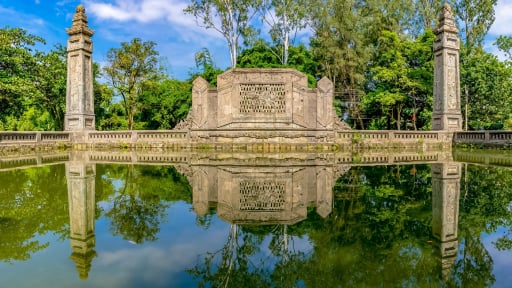 Nơi thôn quê hẻo lánh ở Huế có một khu lăng mộ cổ đồ sộ của bà Hoàng thái hậu nhà Nguyễn, bà là vợ vua nào?