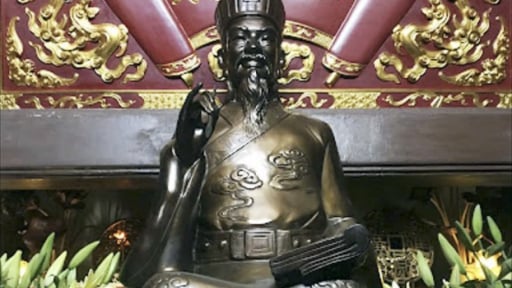 Trước giờ sáp nhập tỉnh Hà Nam, Nam Định, Ninh Bình là nơi sinh ra một ông quan to, tư chất thông minh, qua 4 đời vua nhà Trần