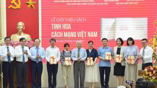  Nhà báo lão thành Hà Đăng ra mắt cuốn sách “Tinh hoa cách mạng Việt Nam”