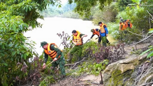 Huy động hàng trăm người tìm kiếm cặp vợ chồng mất tích trên sông Chảy