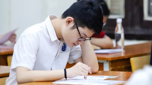 Full 24 mã đề thi môn tiếng Anh vào lớp 10 năm 2025 của Hà Nội có gợi ý đáp án