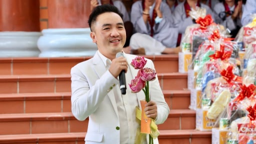 Nam ca sĩ gốc Quảng Ngãi ở nhà trăm tỷ giữa trung tâm TP.HCM, thường xuyên tự “nhốt” mình không gặp vợ con