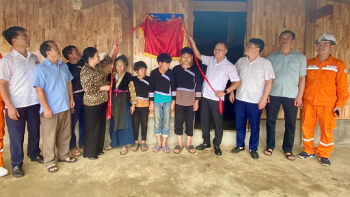 Công ty Điện lực Lai Châu góp sức xóa nhà tạm, nhà dột nát