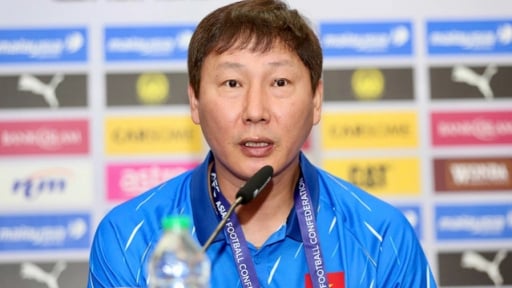 HLV Kim Sang-sik xin lỗi CĐV Việt Nam, vẫn tin vào kỳ tích