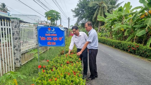 Sáp nhập tỉnh Hậu Giang, Cần Thơ, Sóc Trăng có xã nông thôn mới nâng cao với đường hoa đẹp mê ly thế này đây
