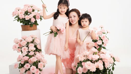 Vy Oanh: “Cuộc sống bộn bề và nhiều tiêu cực khiến con người ta lạc lõng, chơi vơi”