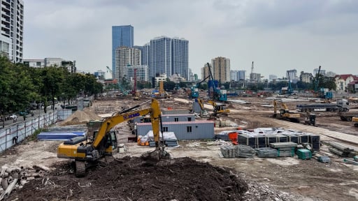 Hà Nội: Công trường thi công tại “đất vàng” ở Giảng Võ tấp nập sau thời gian dài im ắng