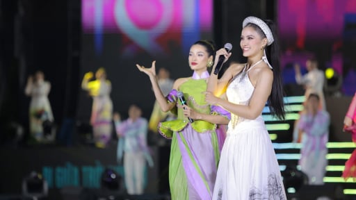 Á hậu Minh Nhàn bứt phá tại Miss Cosmo Vietnam 2025, ngoại ngữ lưu loát, có bản lĩnh sân khấu