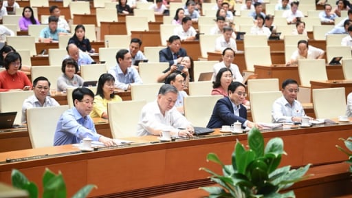 Quốc hội đồng ý không cấm nhà giáo dạy thêm, có chính sách tiền lương vượt trội
